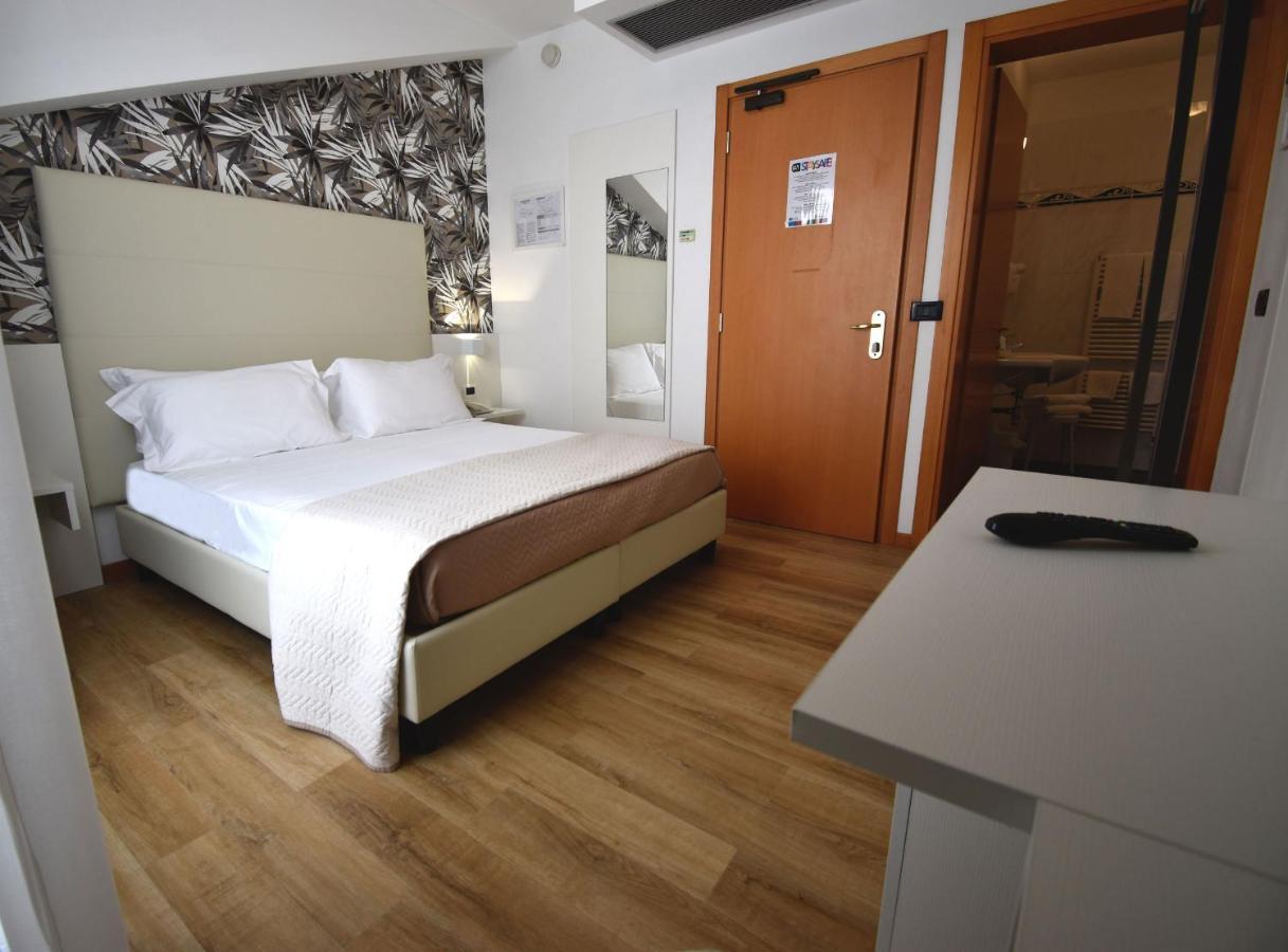 Hotel El Salvador Frontemare Piscina Riscaldata Lido di Jesolo Bagian luar foto
